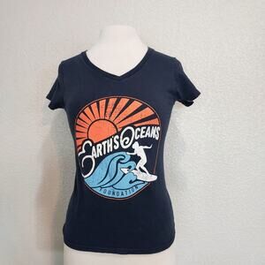 🔴3/$20 Earth's Ocean Foundation Blue Surfer V-Neck Shirt Size Small